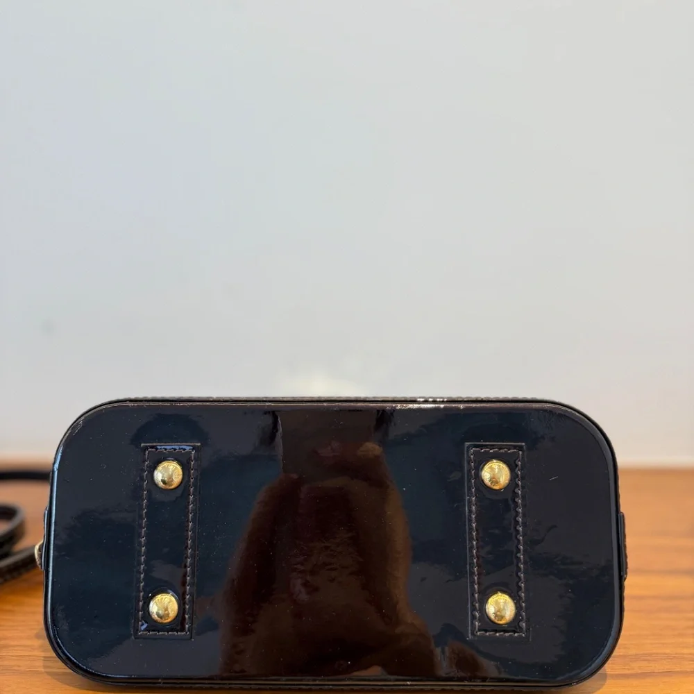Louis Vuitton Vernis Alma BB In Amarante - Picture 5 of 10